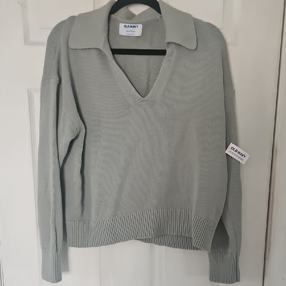 Old Navy Women's V-Neck Sweater in Sage Green